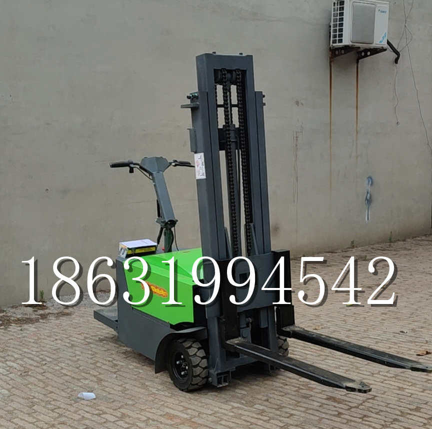 丰顺县优程全电动叉车插腿式堆高车液压装卸车1.5吨升高小型站驾式铲车